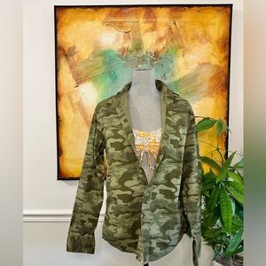 Mossimo camouflage button-up blouse with a relaxed fit camo small petite SP PS